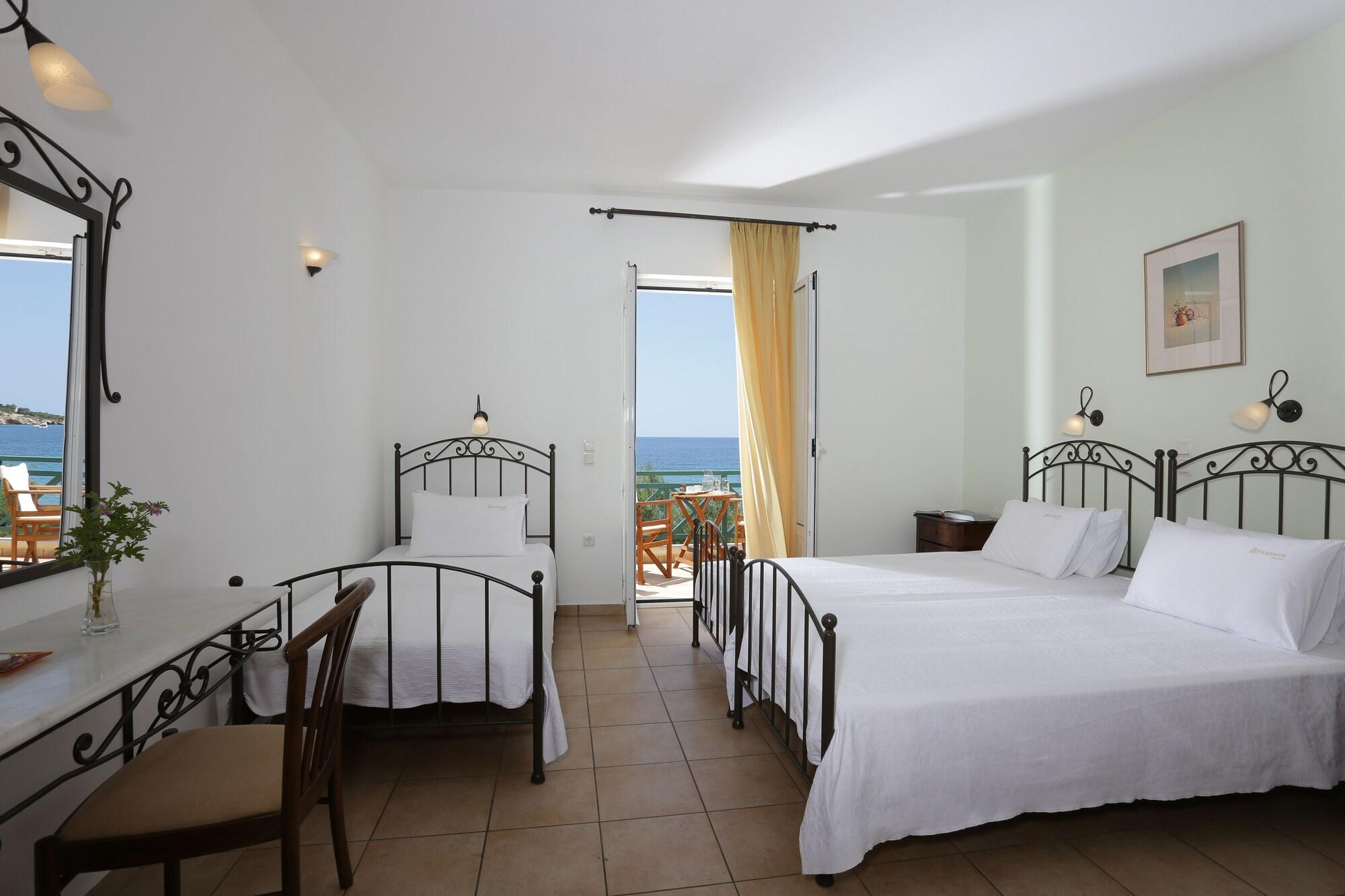 Brazzera Hotel Finikas  Exterior photo